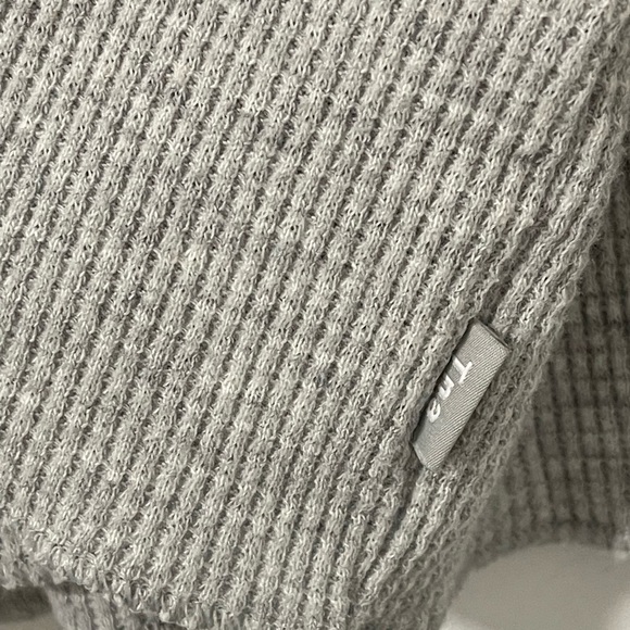 Aritzia TNA Waffle Knit Long Sleeve Cropped Top Gray Size XS - Picture 5 of 7